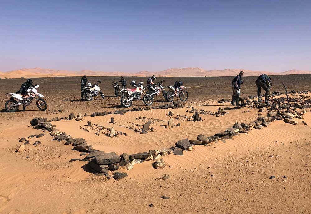 So war unsere Enduro-Reise durch Tadrart, Tassili und über die OP Gräberpiste in Algerien im November 2019
